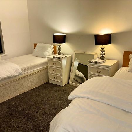 Stainless Guests House Hotel ดัดลีย์ ภายนอก รูปภาพ