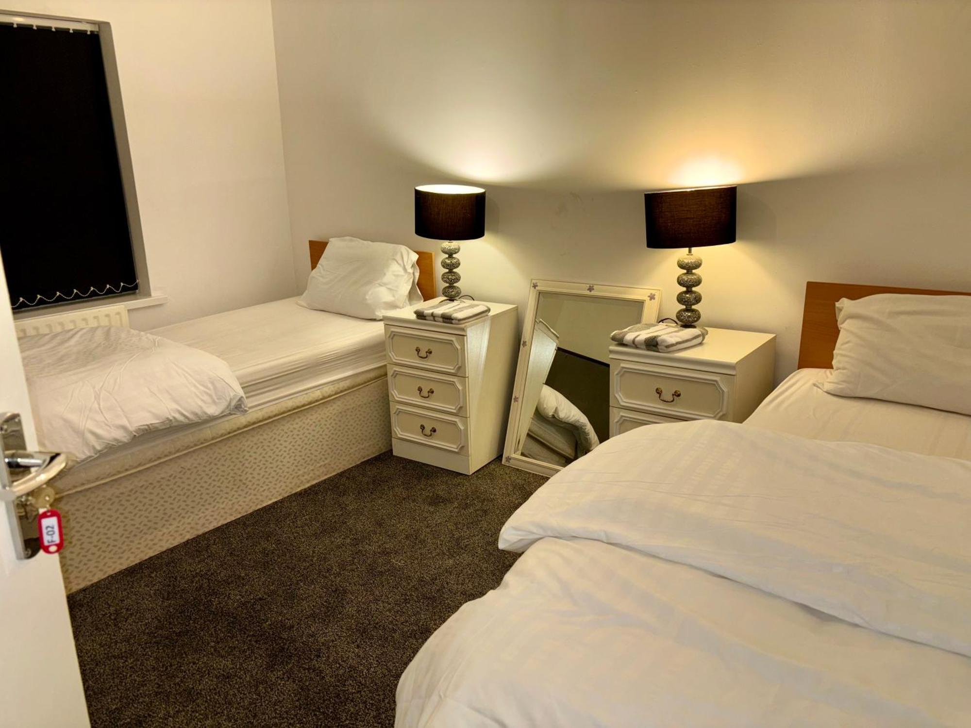 Stainless Guests House Hotel ดัดลีย์ ภายนอก รูปภาพ