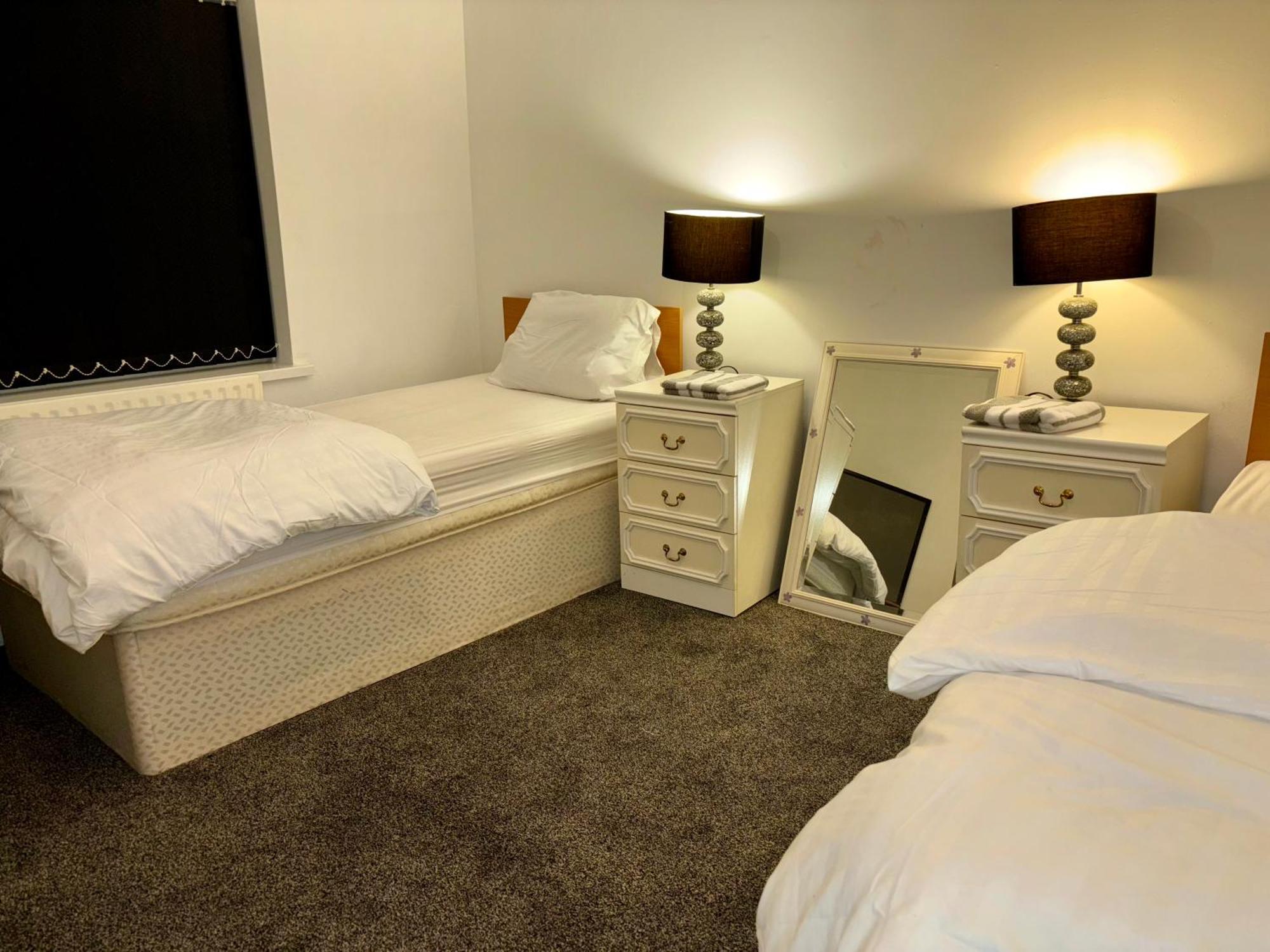 Stainless Guests House Hotel ดัดลีย์ ภายนอก รูปภาพ