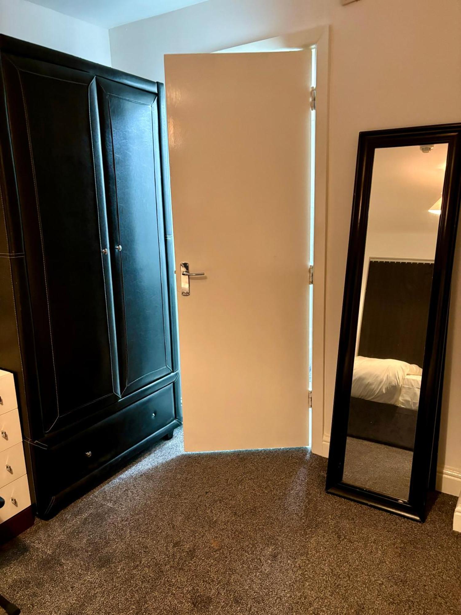 Stainless Guests House Hotel ดัดลีย์ ภายนอก รูปภาพ