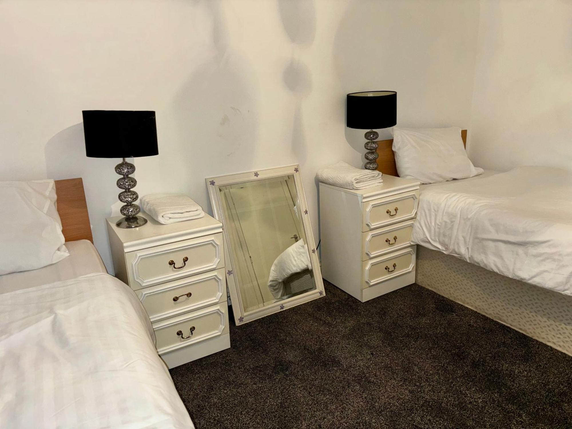 Stainless Guests House Hotel ดัดลีย์ ภายนอก รูปภาพ